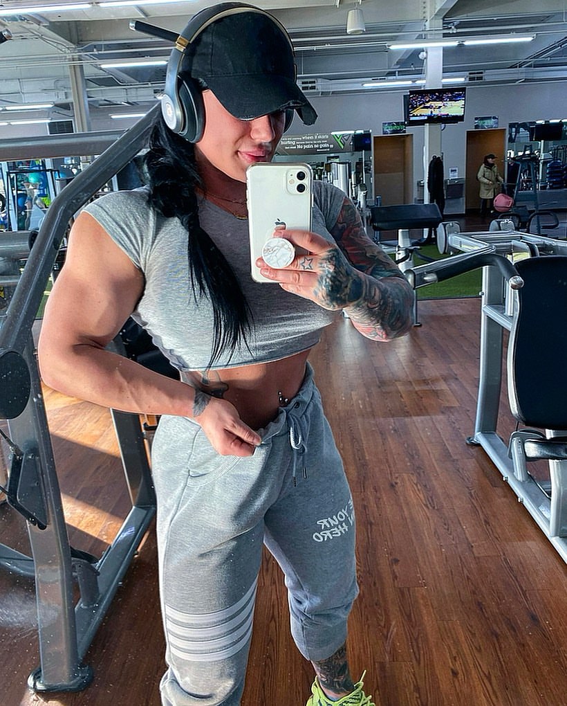 Laura marie muscle bombshell