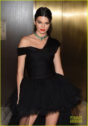 36100305_kendall-jenner-dfw-awards-valli