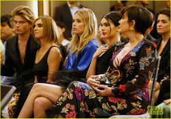 36100313_kendall-jenner-dfw-awards-valli